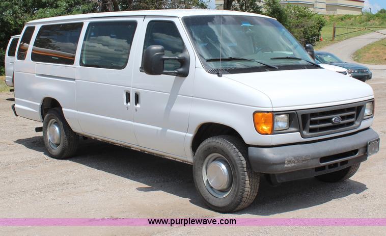 image for item G5392 2005 Ford E350 Extended van