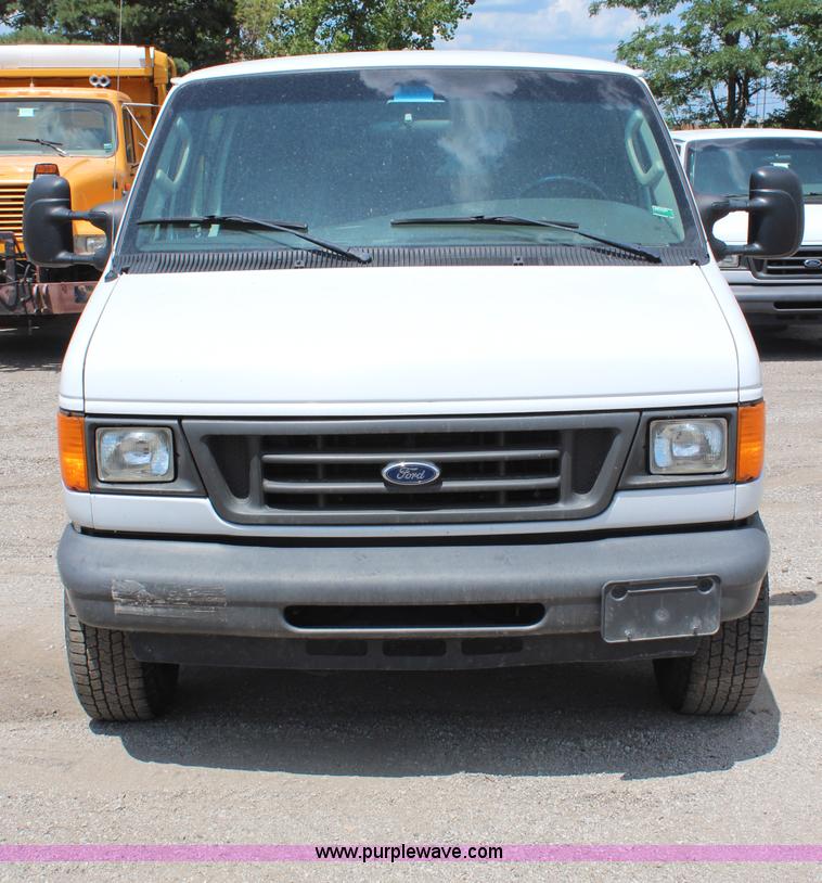 image for item G5392 2005 Ford E350 Extended van