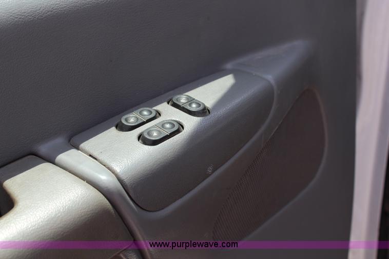 image for item G5392 2005 Ford E350 Extended van