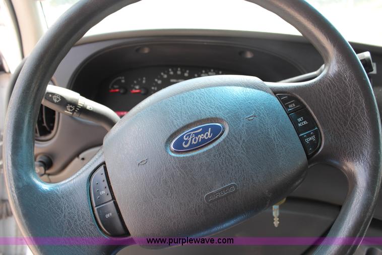image for item G5392 2005 Ford E350 Extended van