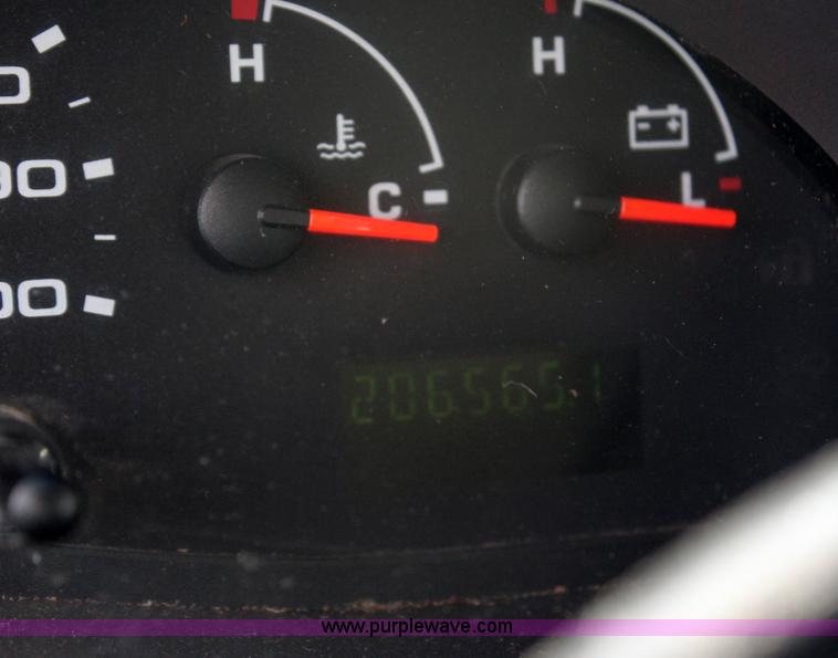 image for item G5392 2005 Ford E350 Extended van