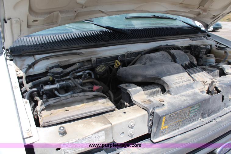 image for item G5392 2005 Ford E350 Extended van