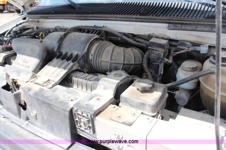 image for item G5392 2005 Ford E350 Extended van