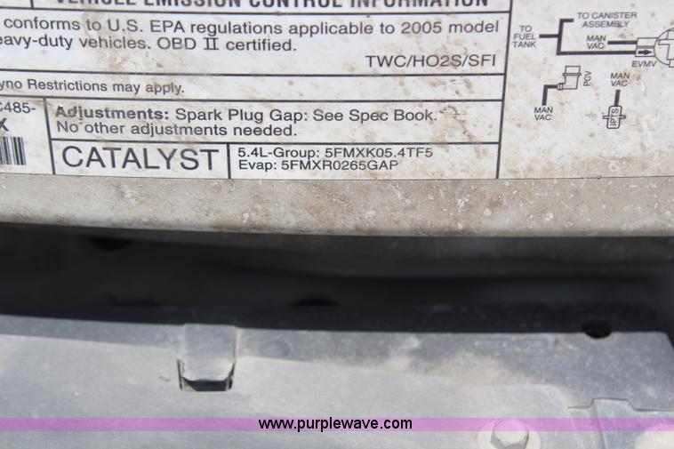 image for item G5392 2005 Ford E350 Extended van