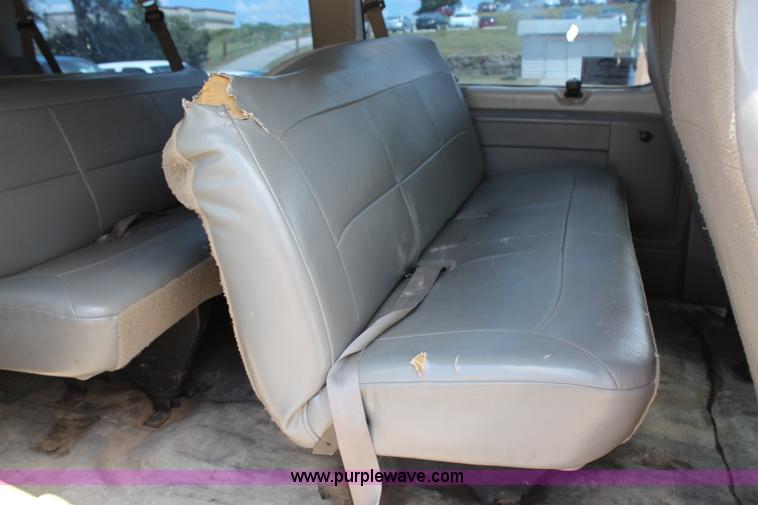 image for item G5392 2005 Ford E350 Extended van