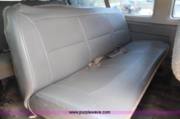 image for item G5392 2005 Ford E350 Extended van