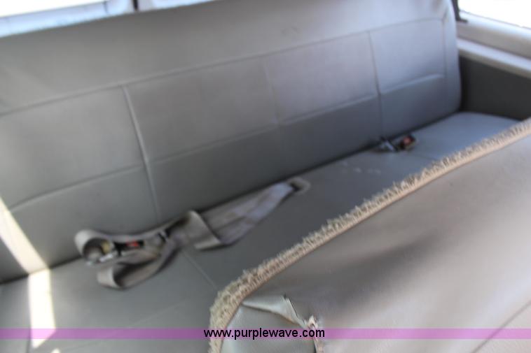 image for item G5392 2005 Ford E350 Extended van