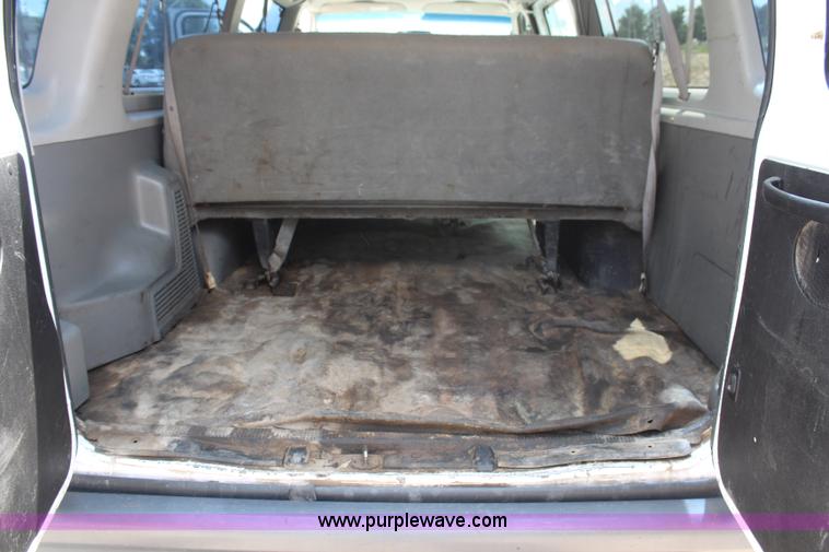 image for item G5392 2005 Ford E350 Extended van