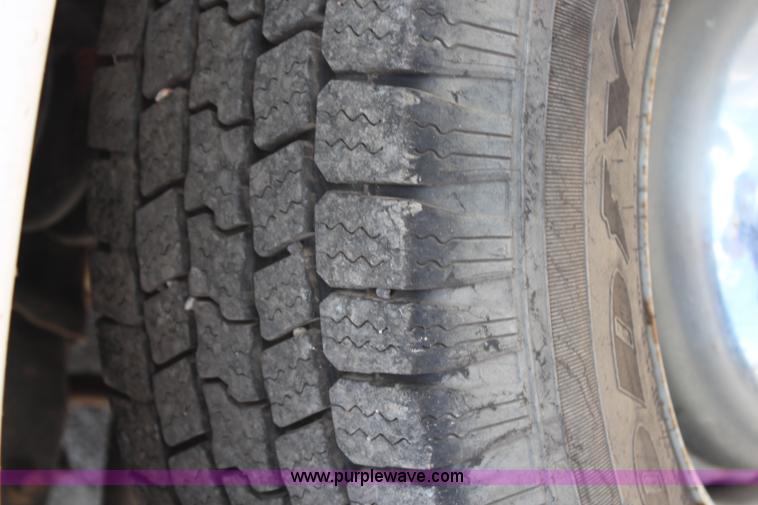 image for item G5392 2005 Ford E350 Extended van