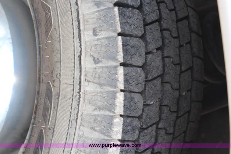 image for item G5392 2005 Ford E350 Extended van