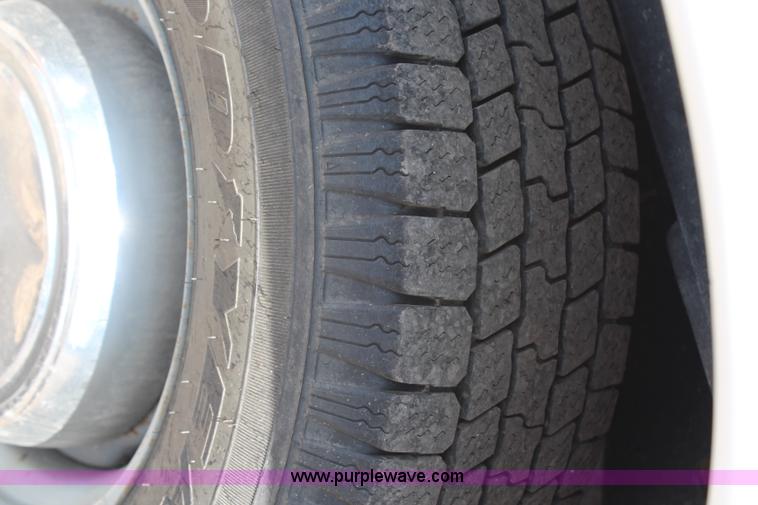 image for item G5392 2005 Ford E350 Extended van