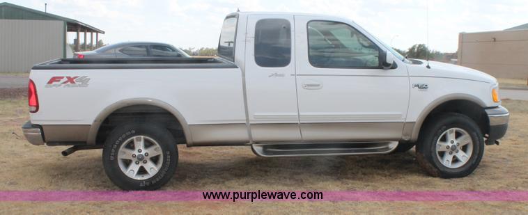image for item G5766 2002 Ford F150 Lariat SuperCab pickup truck