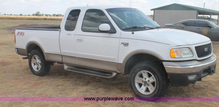 image for item G5766 2002 Ford F150 Lariat SuperCab pickup truck