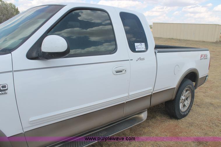image for item G5766 2002 Ford F150 Lariat SuperCab pickup truck
