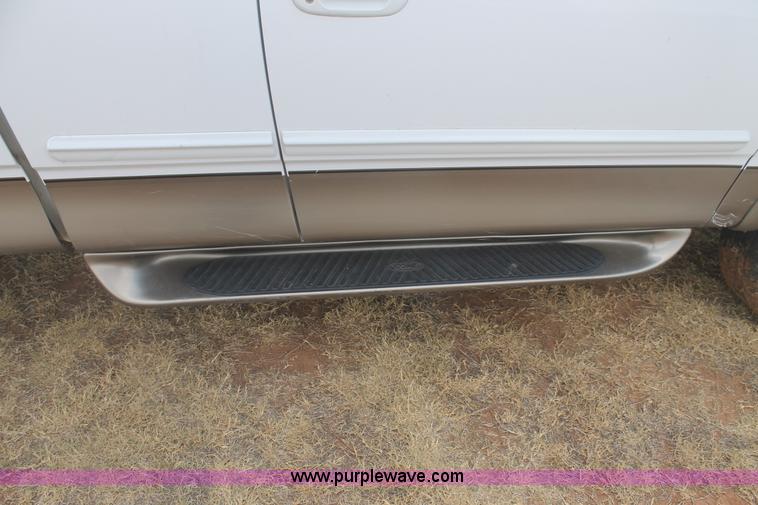 image for item G5766 2002 Ford F150 Lariat SuperCab pickup truck