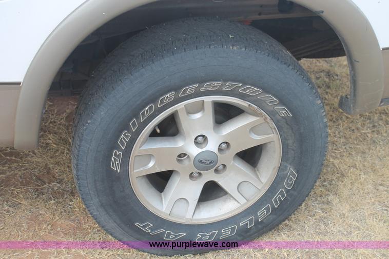 image for item G5766 2002 Ford F150 Lariat SuperCab pickup truck