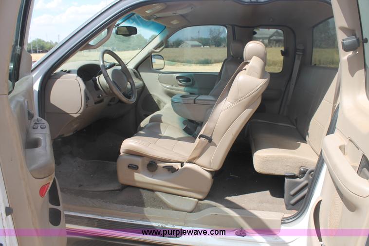 image for item G5766 2002 Ford F150 Lariat SuperCab pickup truck