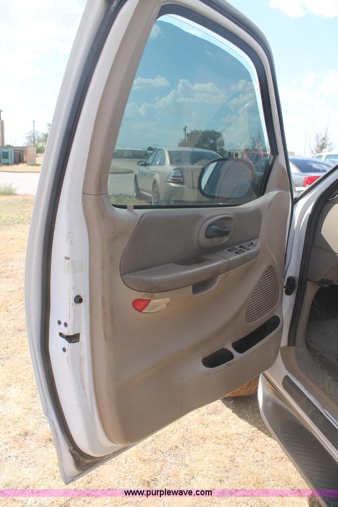 image for item G5766 2002 Ford F150 Lariat SuperCab pickup truck