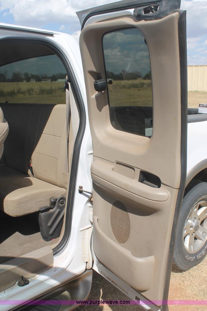 image for item G5766 2002 Ford F150 Lariat SuperCab pickup truck