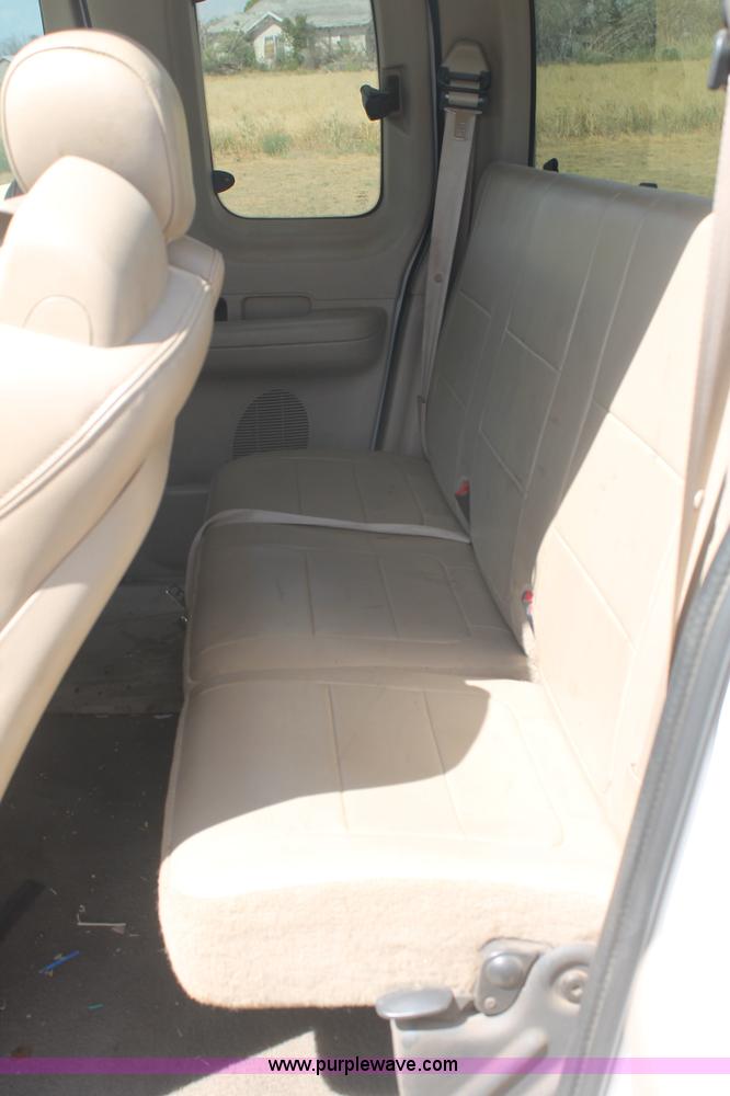 image for item G5766 2002 Ford F150 Lariat SuperCab pickup truck