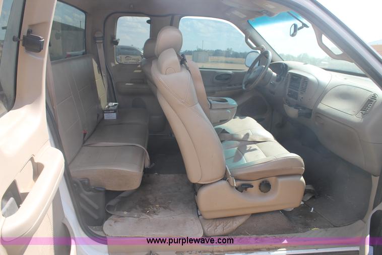 image for item G5766 2002 Ford F150 Lariat SuperCab pickup truck