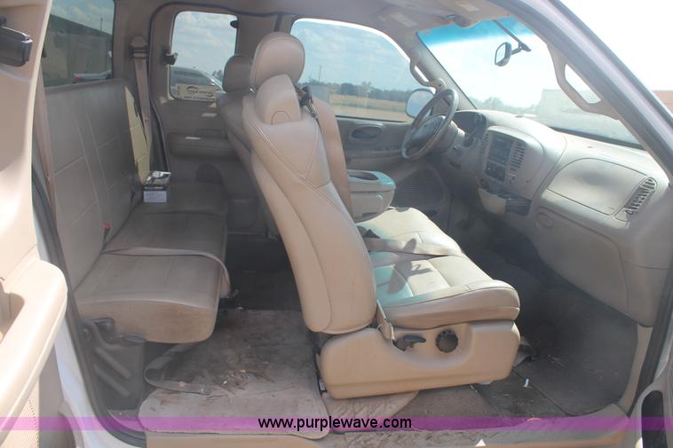 image for item G5766 2002 Ford F150 Lariat SuperCab pickup truck