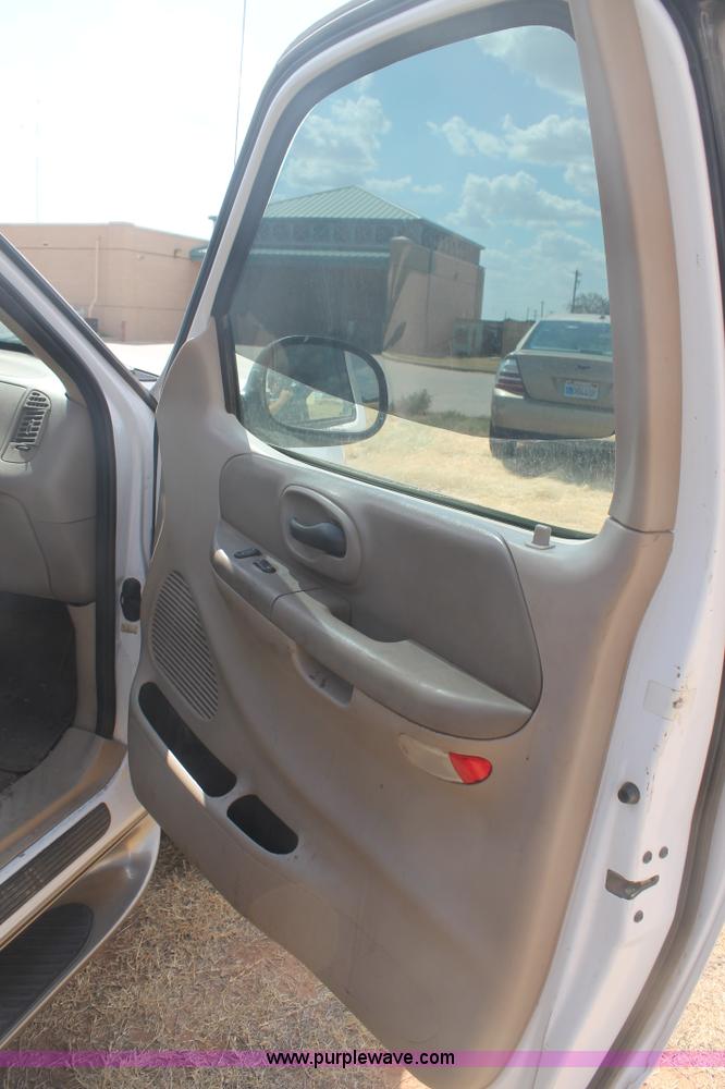 image for item G5766 2002 Ford F150 Lariat SuperCab pickup truck