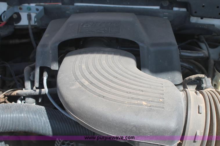 image for item G5766 2002 Ford F150 Lariat SuperCab pickup truck