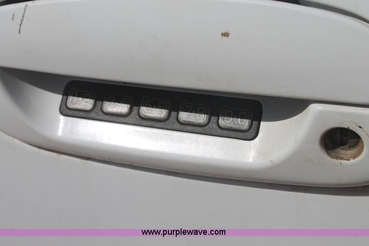 image for item G5766 2002 Ford F150 Lariat SuperCab pickup truck