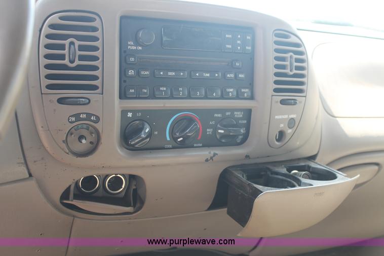 image for item G5766 2002 Ford F150 Lariat SuperCab pickup truck