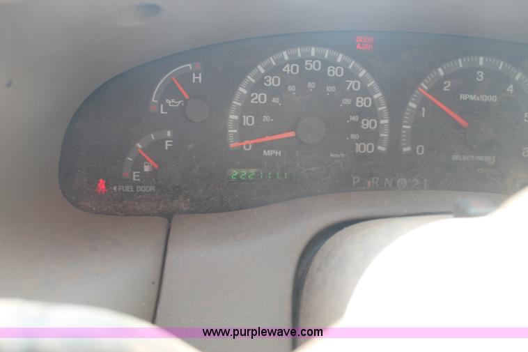 image for item G5766 2002 Ford F150 Lariat SuperCab pickup truck