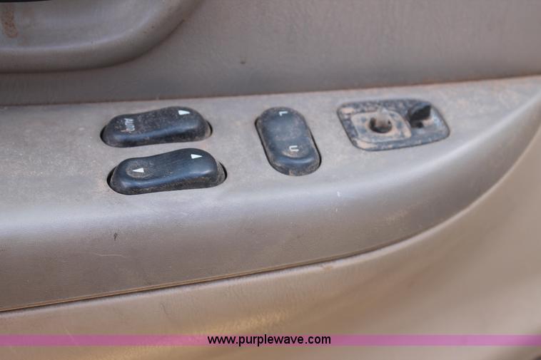 image for item G5766 2002 Ford F150 Lariat SuperCab pickup truck