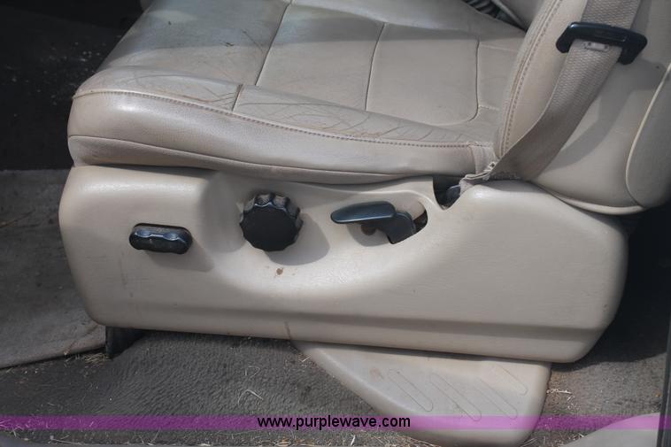 image for item G5766 2002 Ford F150 Lariat SuperCab pickup truck