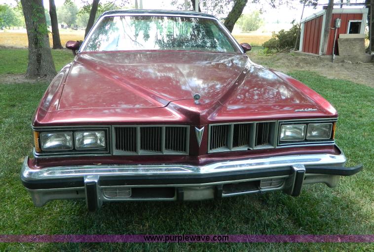 image for item G7541 1976 Pontiac Grand LeMans
