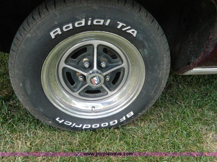 image for item G7541 1976 Pontiac Grand LeMans