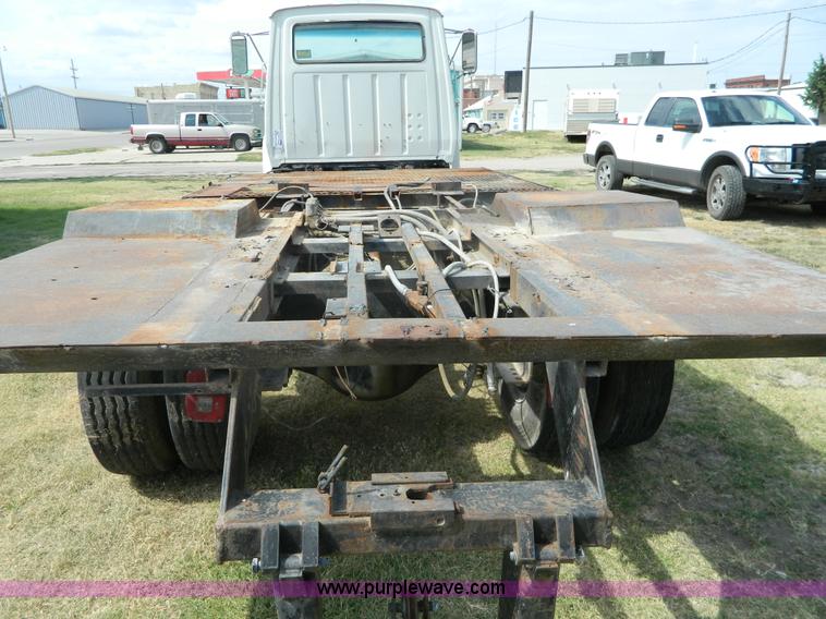 image for item G7769 1978 Ford F800 truck