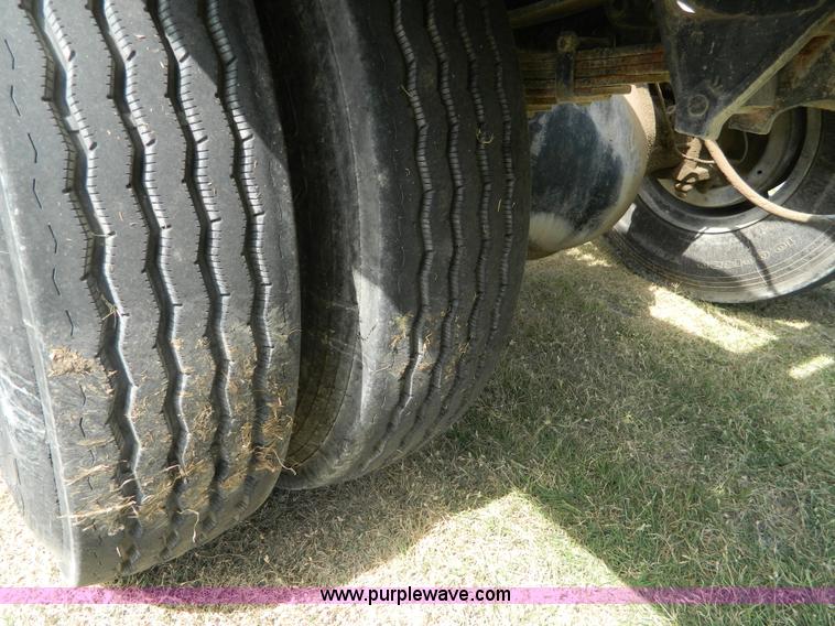 image for item G7769 1978 Ford F800 truck