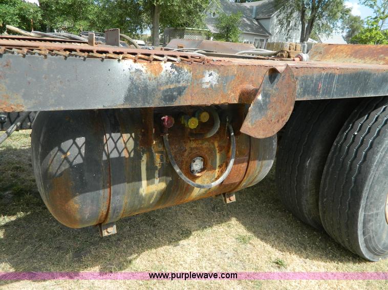 image for item G7769 1978 Ford F800 truck