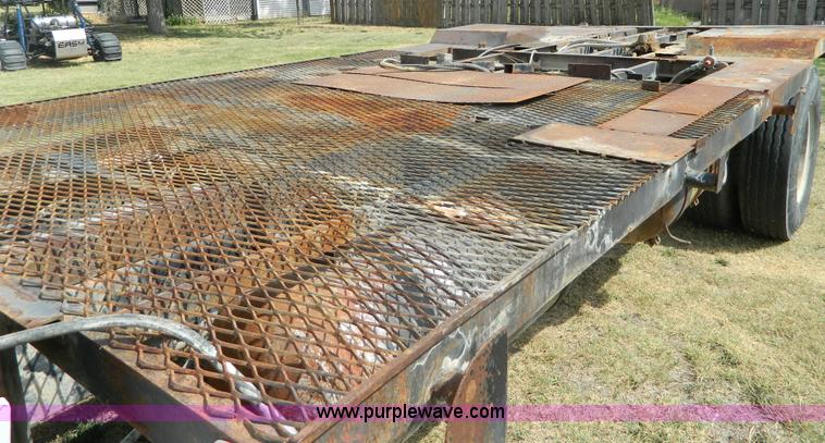 image for item G7769 1978 Ford F800 truck