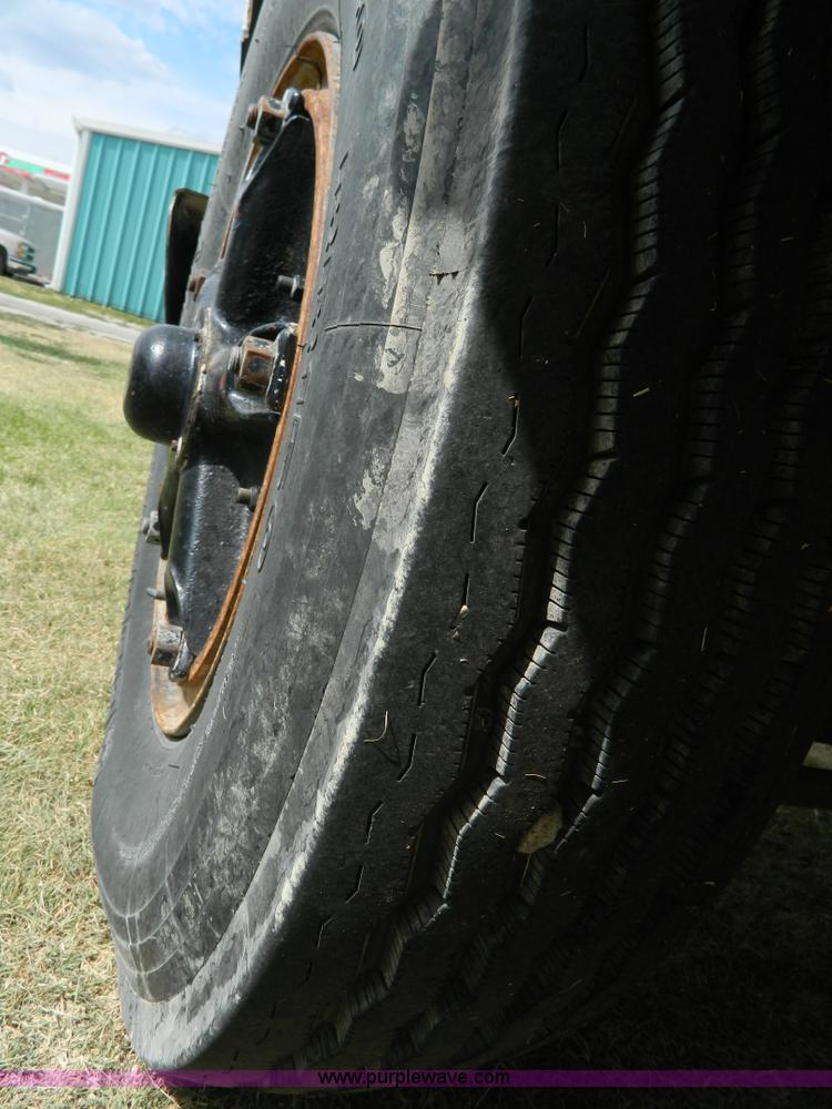 image for item G7769 1978 Ford F800 truck