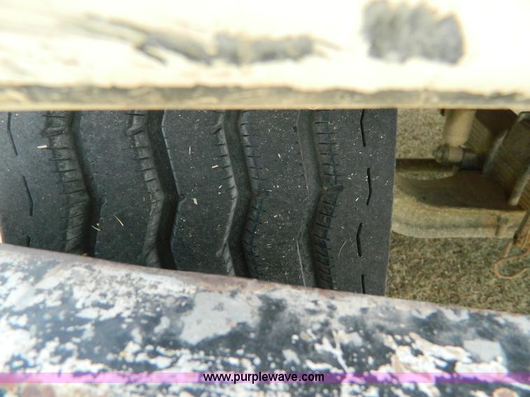 image for item G7769 1978 Ford F800 truck