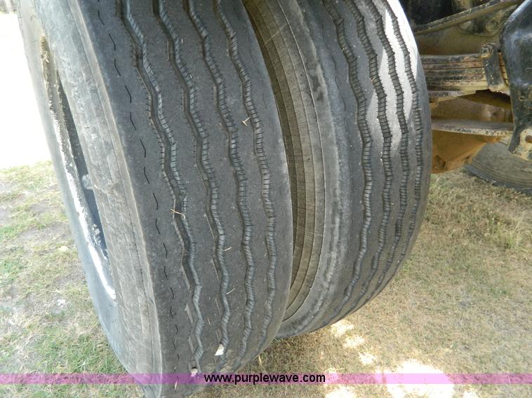 image for item G7769 1978 Ford F800 truck