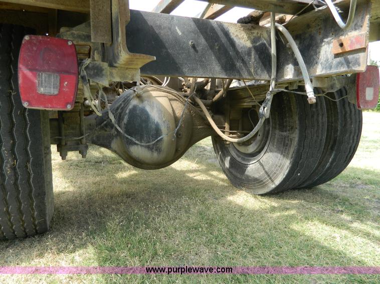 image for item G7769 1978 Ford F800 truck