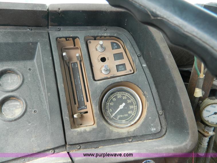 image for item G7769 1978 Ford F800 truck