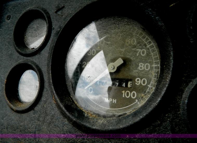 image for item G7769 1978 Ford F800 truck