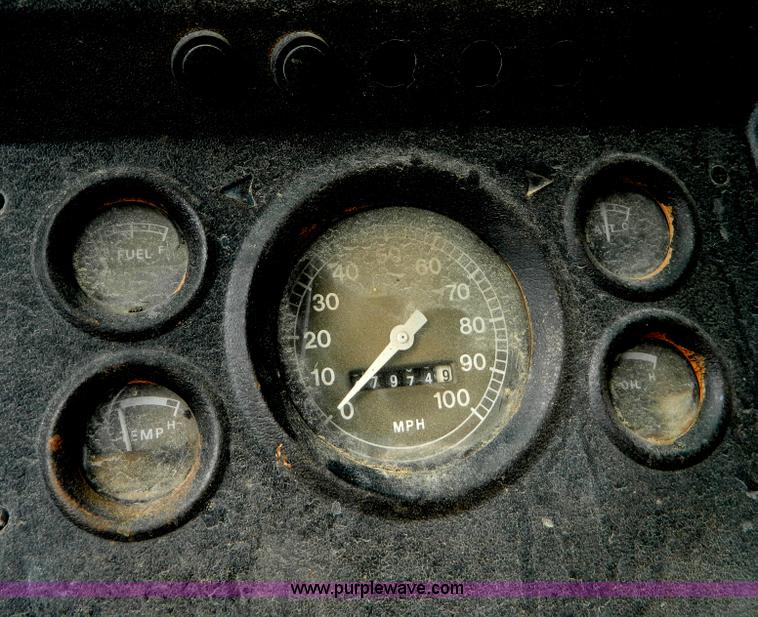 image for item G7769 1978 Ford F800 truck