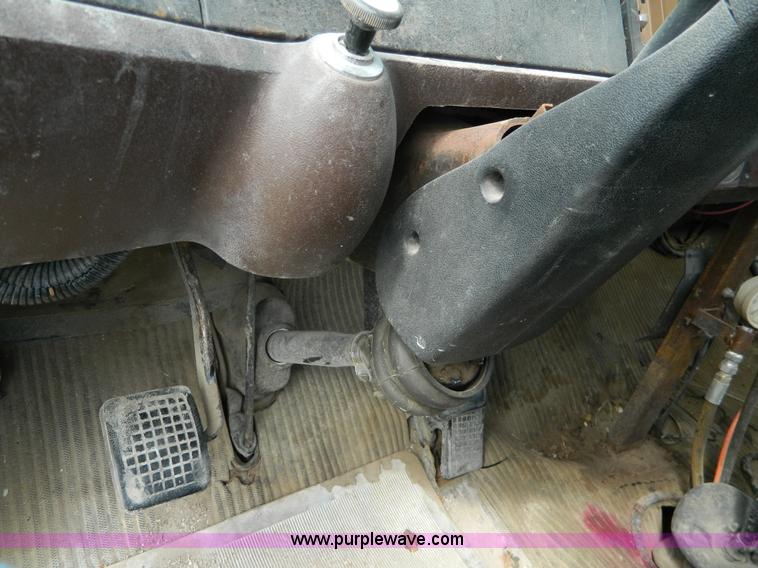 image for item G7769 1978 Ford F800 truck