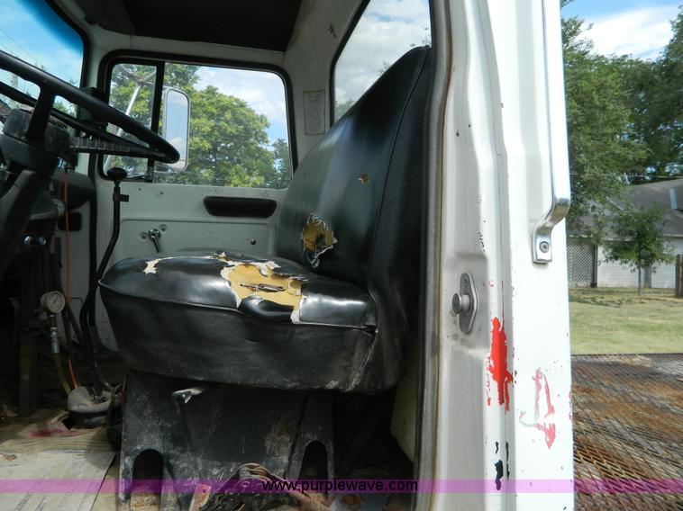 image for item G7769 1978 Ford F800 truck