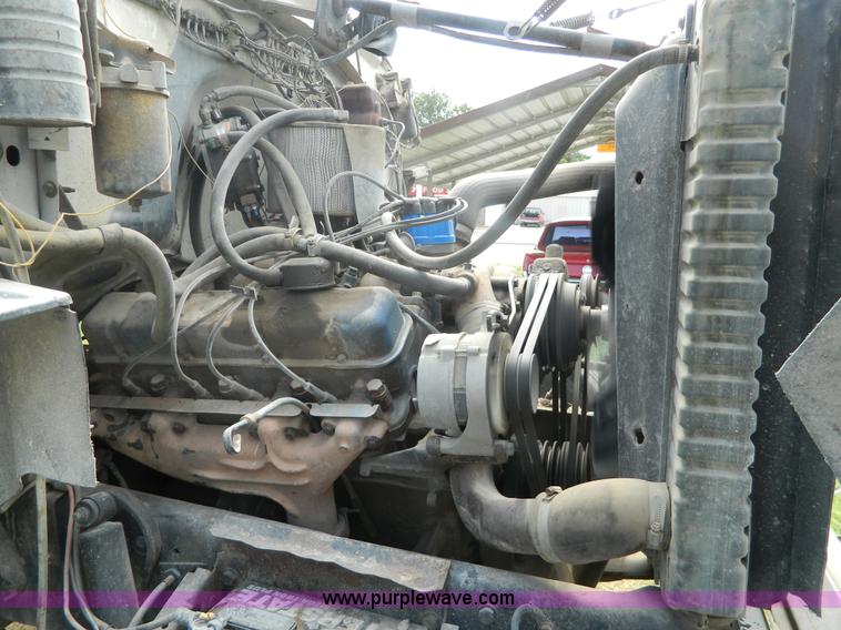 image for item G7769 1978 Ford F800 truck