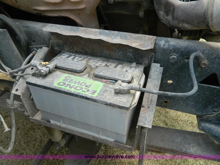 image for item G7769 1978 Ford F800 truck